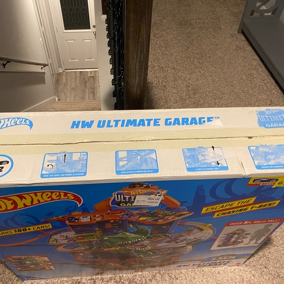 Hot Wheels Ultimate Garage - Picture 2 of 3